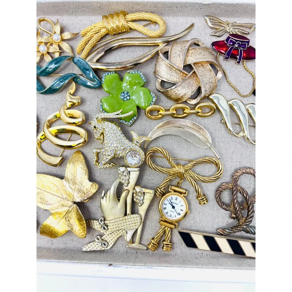 Vintage & Modern Gold & Silver Tone Assorted Rhinestone Floral Brooch lot of 52